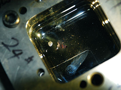 <a href='http://m.gzrfjj.cn/product/3.htm' class='text_a'>模具激光焊機</a>修復鏡面模具效果